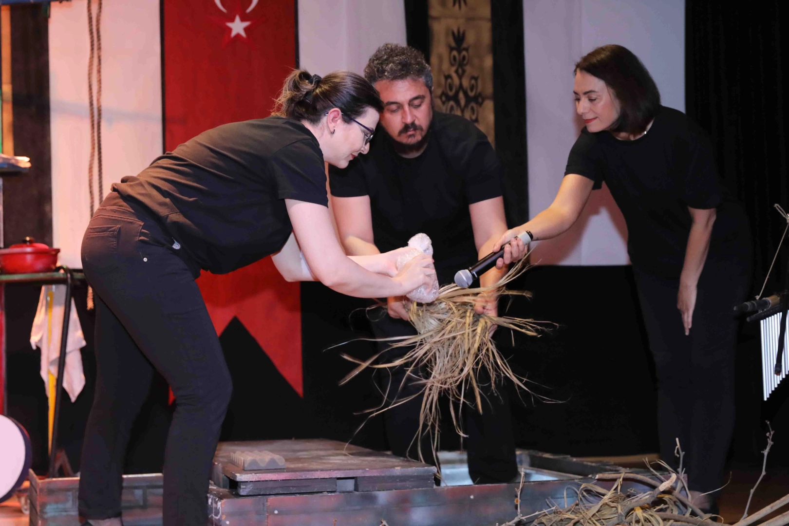 Kocaeli Şehir Tiyatroları Mevlana İdris’i oyunuyla yad etti