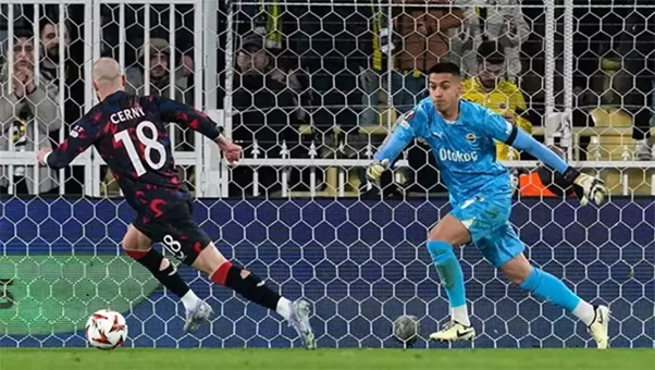Fenerbahçe'yi Avrupa'dan Eden Cerny, Süper Lig Devine İmza Atıyor!