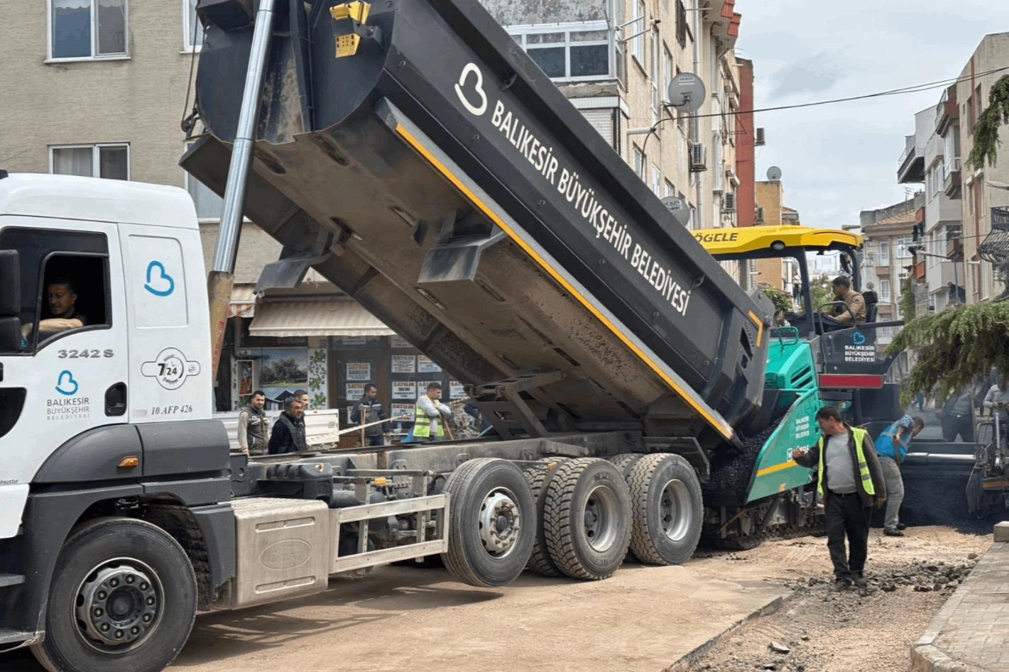 Balıkesir Büyükşehir'den Erdek'e özel mesai