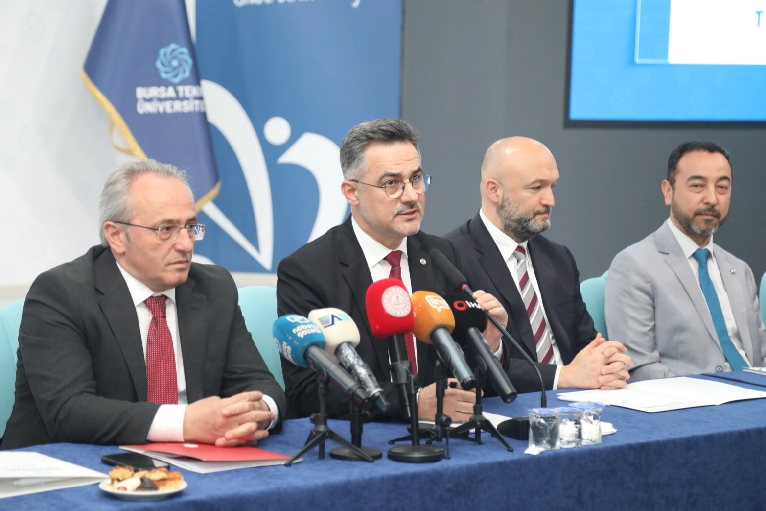 BTÜ'den liselilere iki dev proje... Akademisyenler okullarda, öğrenciler üniversitede