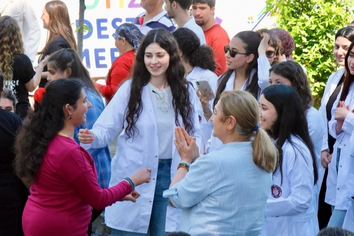 Otist çocuklara Adanalı öğrencilerden yardım eli