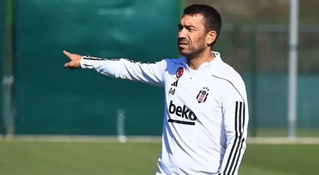 Beşiktaş'ın Eski Hocası Giovanni van Bronckhorst'a Dev Teklif: Liverpool'a mı Gidiyor?